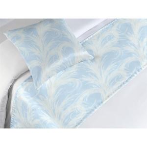 Ambesonne Floral Bed Runner Set, Realistic Painting Print A Million Roses to My Love Valentines Day, Decorative Bedding Scarf and 2 Pillow Shams for Hotels Homes, King, Pale Pink Dark Pink and Ecru(Soft Blue Off White)