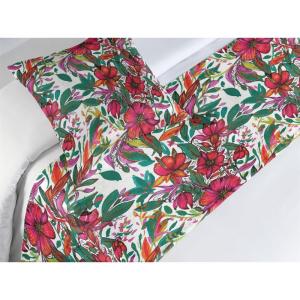 Ambesonne Floral Bed Runner Set, Realistic Painting Print A Million Roses to My Love Valentines Day, Decorative Bedding Scarf and 2 Pillow Shams for Hotels Homes, King, Pale Pink Dark Pink and Ecru(Red Forest Green Coconut)