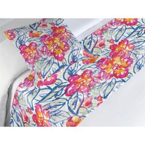 Ambesonne Floral Bed Runner Set, Valentine’s Day Theme Grunge Style Repetitive Rose Flowers Abstract, Decorative Bedding Scarf and 2 Pillow Shams for Hotels Homes, King, Pale Fuchsia and Sepia(Hot Pink and Blue Violet)